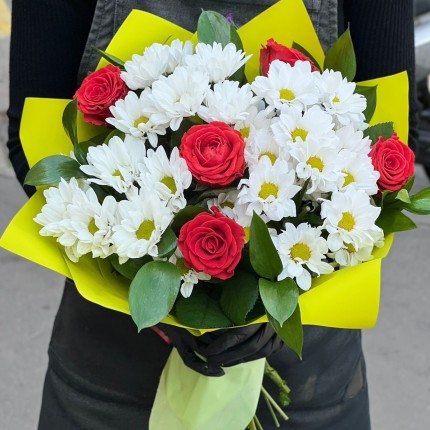 Букет с розами и хризантемами "Волшебство" - заказ с достакой с доставкой в по Абазе